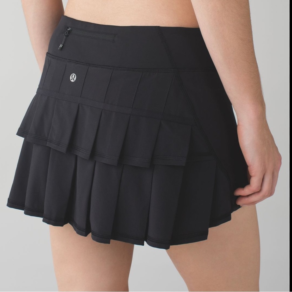 Lululemon women’s black athletic skirt.
